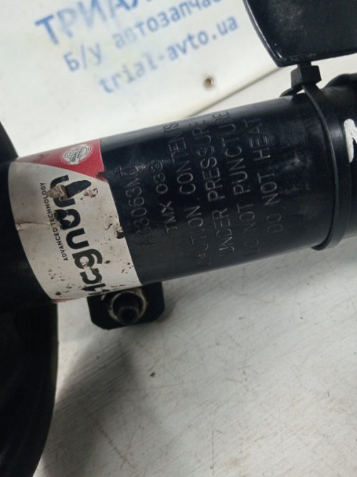 Амортизатор передний правый Mazda 3 BK 1.6 БЕНЗИН Z6 2003 (б/у) Киев - изображение 4