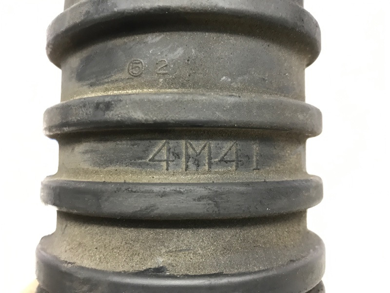 Патрубок воздушного фильтра Mitsubishi Pajero Wagon 3 3.2 ДИЗЕЛЬ 4M41 1999 (б/у) Київ - зображення 4