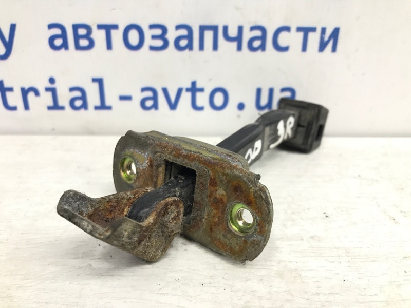 Ограничитель двери задний правый Mitsubishi L200 KB 2.5 ДИЗЕЛЬ 4D56U 2006 (б/у) Киев - изображение 2