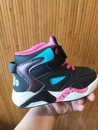 Кросівки для дівчаток Львів