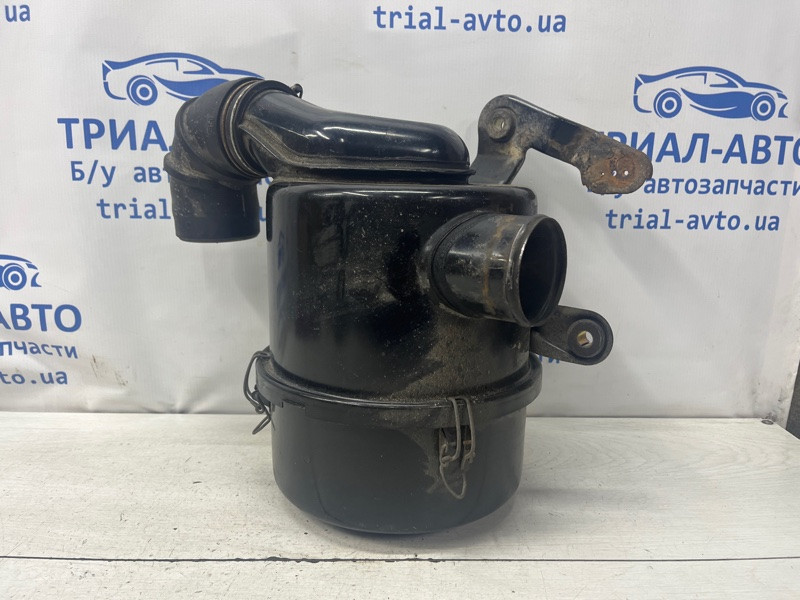 Корпус воздушного фильтра Mitsubishi Pajero Sport K9 2.5 DIESEL 4D56 1996 (б/у) Киев - изображение 1
