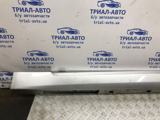 Накладка порога внешняя правая Infiniti Q50 V37 2.2 DIESEL OM651 2013 (б/у) Киев - изображение 2