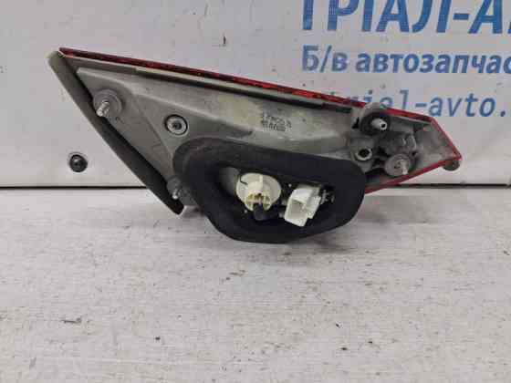 Фонарь задний внутренний правый Hyundai Sonata YF 2.4 БЕНЗИН G4KJ 2010 (б/у) Киев