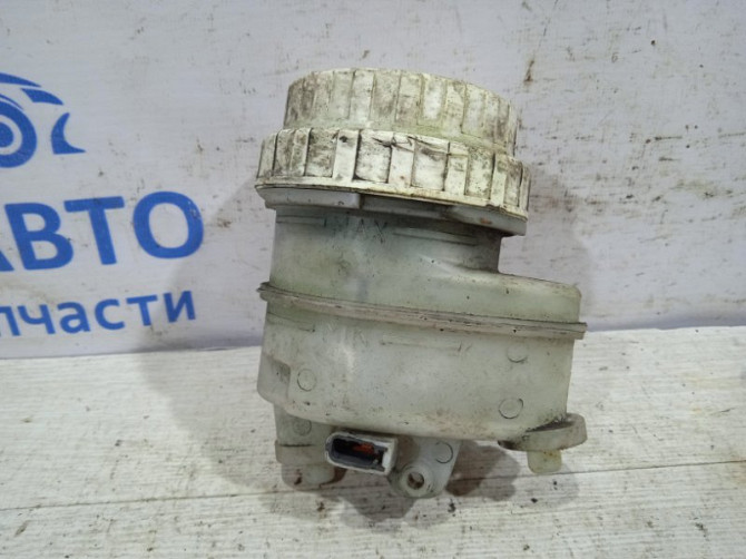 Бачок главного тормозного цилиндра Mitsubishi L200 KB 2.5 ДИЗЕЛЬ 4D56U 2006 (б/у) Київ - зображення 1