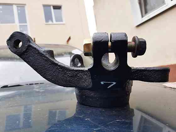 96207563 Цапфа (поворотный кулак) передний левый на Daewoo Leganza Днепр