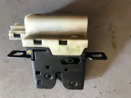 Бу замок стекла крышки багажника Renault Laguna 2, 8200000894, 7700430941. Кропивницкий - изображение 1