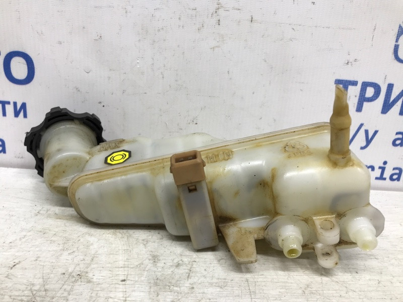 Бачок главного тормозного цилиндра SsangYong Korando C200 2.0 DIESEL 2010 (б/у) Київ - зображення 2