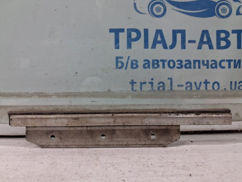 Стекло двери заднее левое Toyota Avensis T25 2.2 DIESEL 2ADFTV 2002 (б/у) Киев - изображение 2