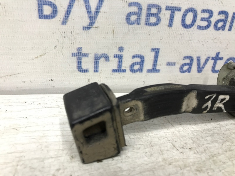 Ограничитель двери задний правый Mitsubishi L200 KB 2.5 ДИЗЕЛЬ 4D56U 2006 (б/у) Киев - изображение 3