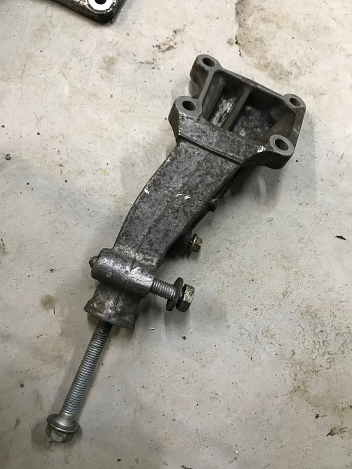 Бу кронштейн крепления двигателя Mercedes W168, A1662230304 Кропивницкий - изображение 2