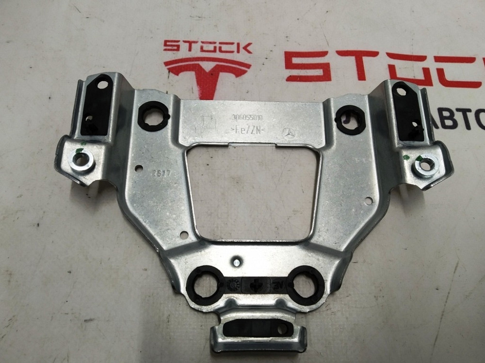 Кронштейн металлический подушки безопасности водителя Tesla model X, S 306055010 Київ - зображення 6