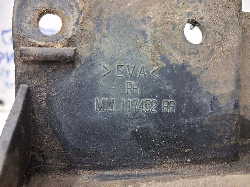 Брызговик задний правый Mitsubishi L200 KB 2.5 DIESEL 4D56 2006 (б/у) Київ - зображення 4