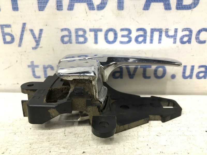 Ручка двери внутренняя правая Mitsubishi L200 KB 2.5 ДИЗЕЛЬ 4D56U 2006 (б/у) Киев - изображение 2