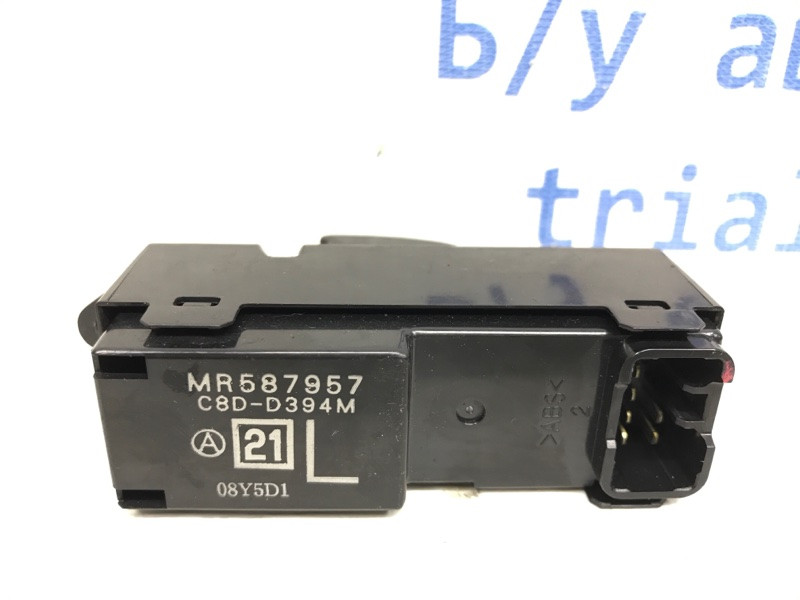 Кнопка стеклоподъемника Mitsubishi L200 KB 2.5 ДИЗЕЛЬ 4D56U 2006 (б/у) Київ - зображення 3