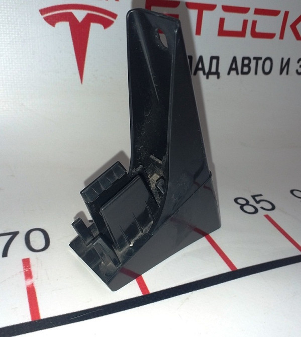 1Кронштейн крепления планки поддержки передней подкапотной Tesla model S 1028634-00-B Київ - зображення 2
