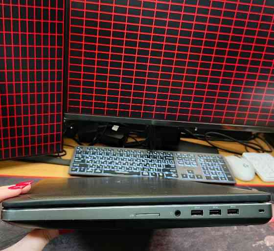 Ноутбук Dell Precision 7720 IPS 17.3 i7-6820HQ 32/480Gb SSD M.2 відеокарта AMD Radeon Pro WX 4130 Київ