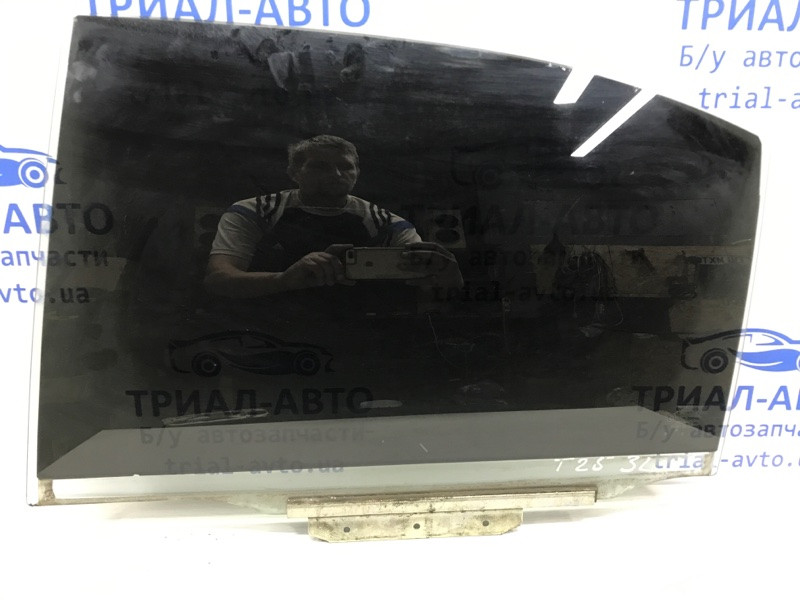 Стекло двери заднее левое Toyota Avensis T25 1.8 БЕНЗИН 1ZZFE 2002 (б/у) Киев - изображение 1