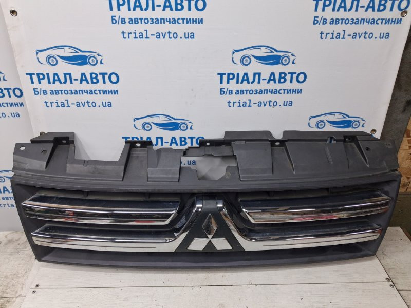 Решетка радиатора Mitsubishi Pajero Wagon 4 3.2 ДИЗЕЛЬ 4M41 2006 (б/у) Киев - изображение 2