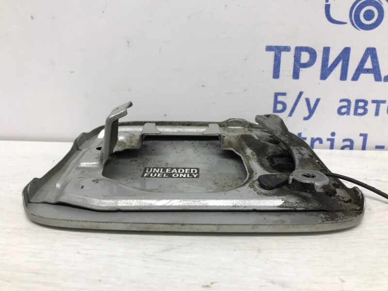 Лючок бака Toyota Avensis T25 1.8 БЕНЗИН 1ZZFE 2002 (б/у) Киев - изображение 3