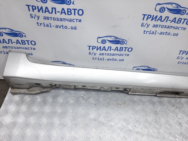 Накладка порога внешняя правая Toyota Avensis T27 1.8 БЕНЗИН 2ZRFAE 2009 (б/у) Киев - изображение 2