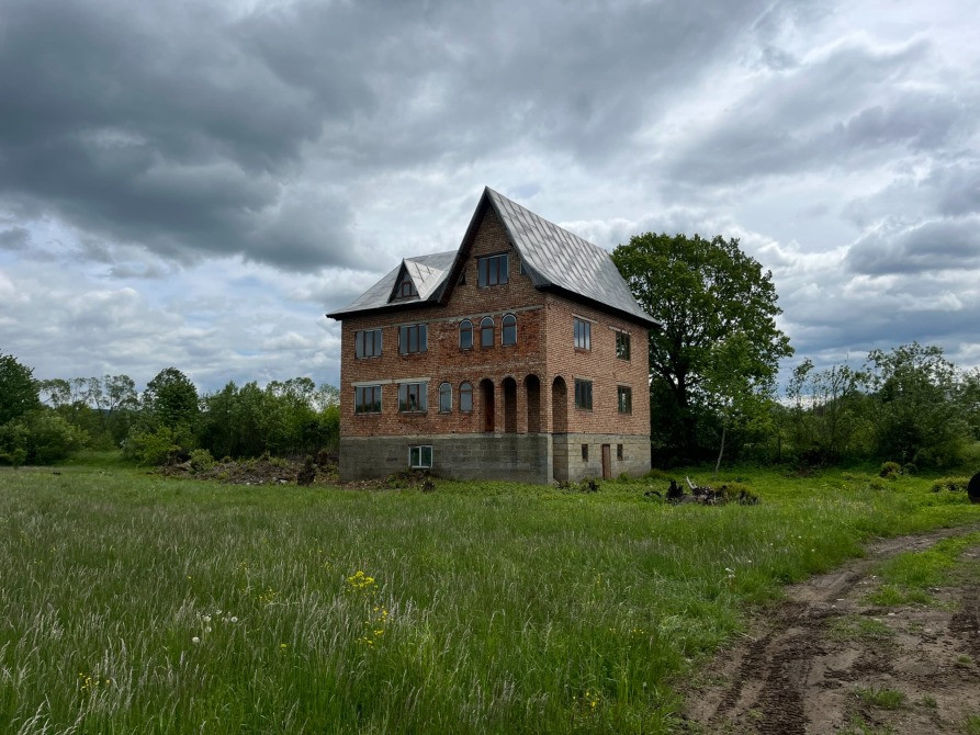 Триповерховий будинок в с.Делятин Яремче - зображення 3