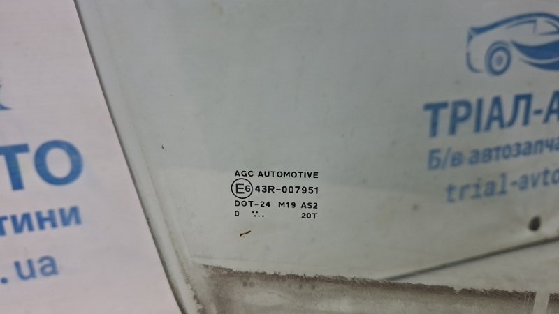 Стекло двери переднее правое Mitsubishi Outlander XL 2.2 DIESEL 4HK 2007 (б/у) Київ - зображення 3