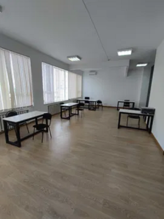 Лівобережна метро,вул Євгена Сверстюка , офіс 70м Київ