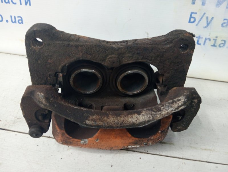 Суппорт передний левый Mitsubishi Pajero Wagon 3 3.2 ДИЗЕЛЬ 4M41 1999 (б/у) Киев - изображение 4