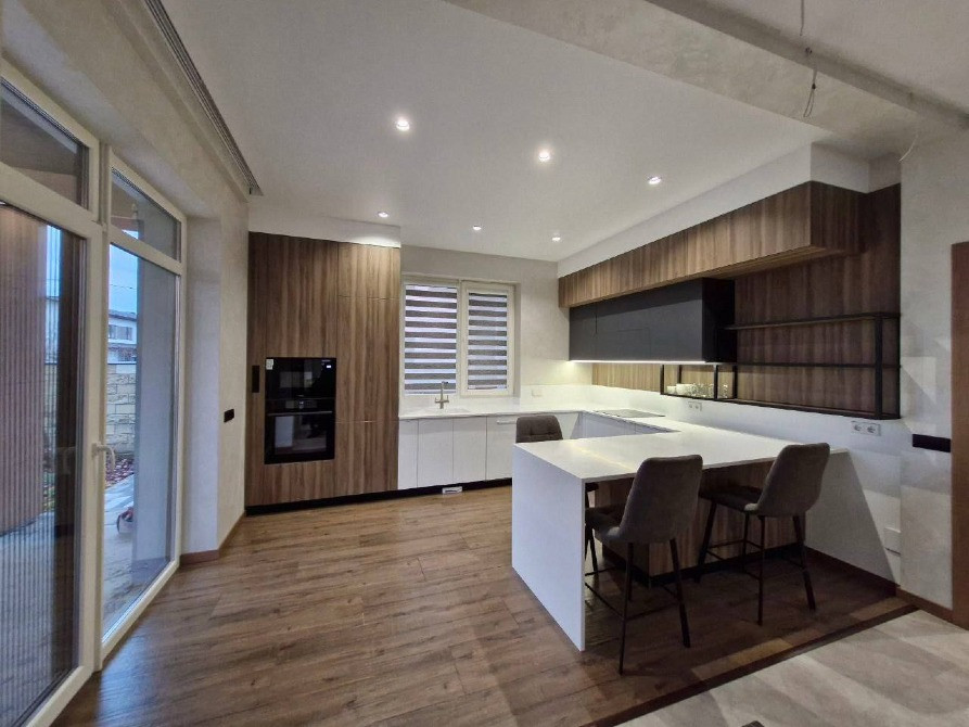 Продаж будинку в передмісті Луцька! Луцьк - зображення 1