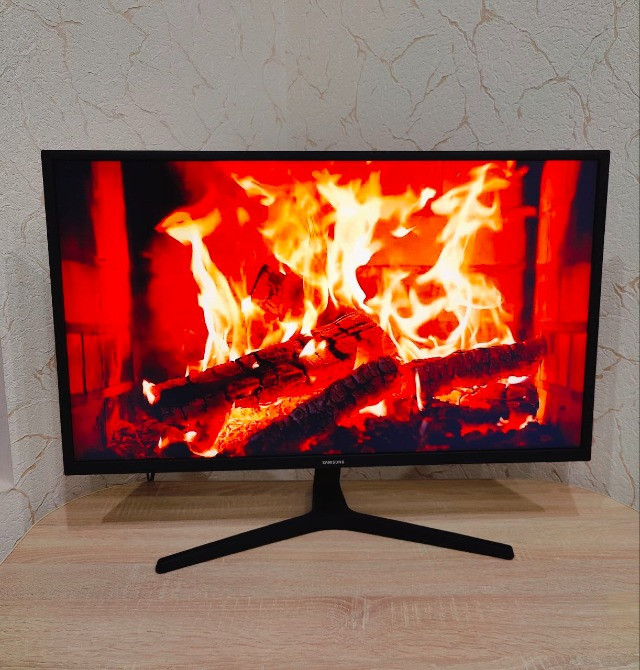 Монітор 32" Samsung U32J590U 3840x2160 4K UltraHD/VA/LED/75Гц/4мс+HDMI Роздільна - зображення 2