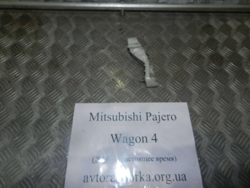 Кронштейн бампера передний Mitsubishi Pajero Wagon 4 3.2 ДИЗЕЛЬ 4M41 2006 перед. (б/у) Київ - зображення 1