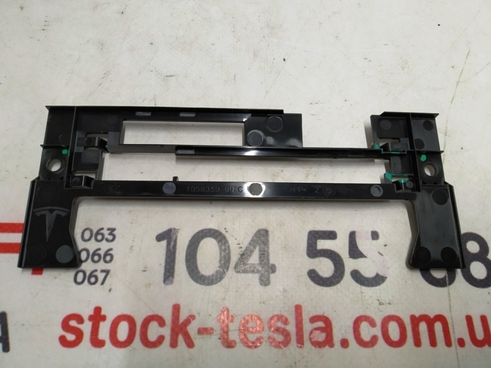 1Кронштейн (фиксатор) блоков управления пневмосистемой Tesla model X 1058359-00-C Киев - изображение 1