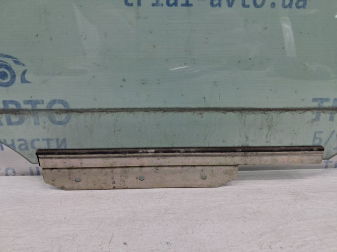 Стекло двери заднее правое Toyota Auris E150 1.6 БЕНЗИН 1ZRFAE 2006 (б/у) Київ - зображення 2
