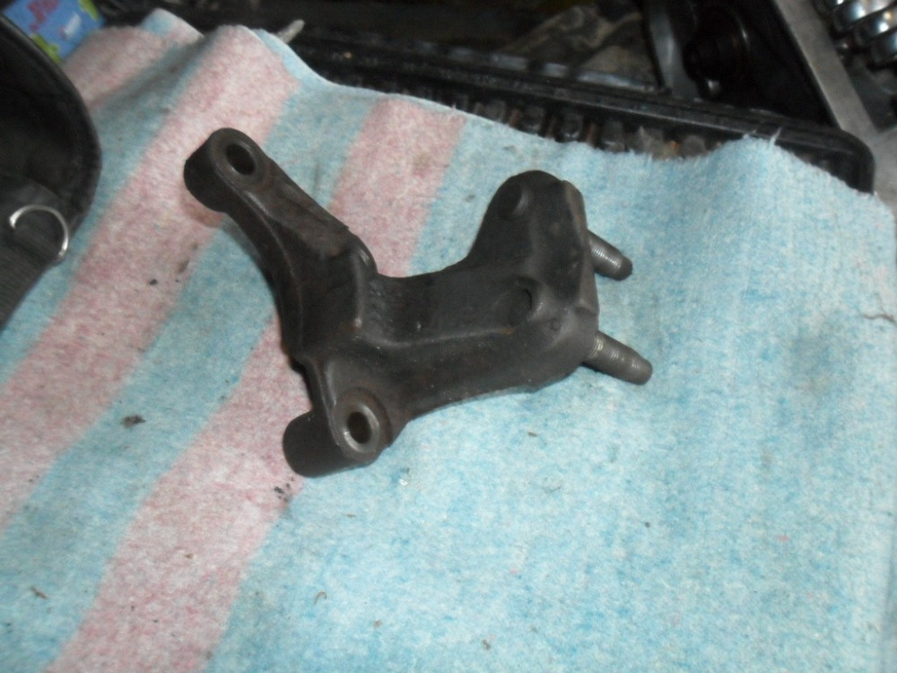 GA2E39030A, Кронштейн двигуна Мазда Кседокс 2.0, V6, 24 кл. оригінал Вінниця - зображення 5