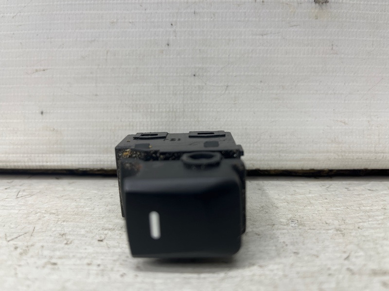 Кнопка стеклоподъемника Kia Sportage SL 1.7 DIESEL D4FD 2010 (б/у) Киев - изображение 1