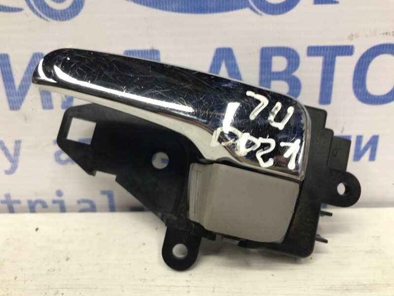 Ручка двери внутренняя левая Mitsubishi L200 KB 2.5 ДИЗЕЛЬ 4D56U 2006 (б/у) Киев - изображение 1