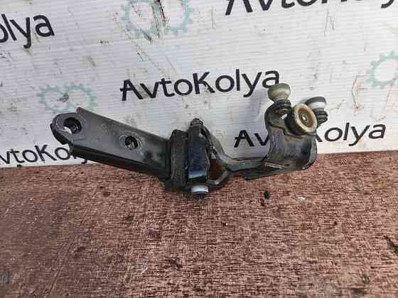 Ролик правой боковой сдвижной двери средний VW T5 2003-2015 (7E0843336A) Ковель