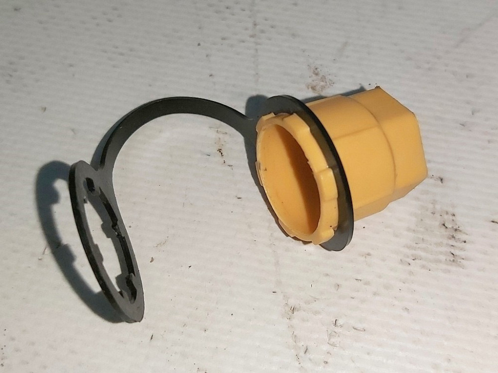 Крышка клапана трубопровода кондиционера R134A желтая Tesla model 3 1502020-00-B Київ - зображення 1