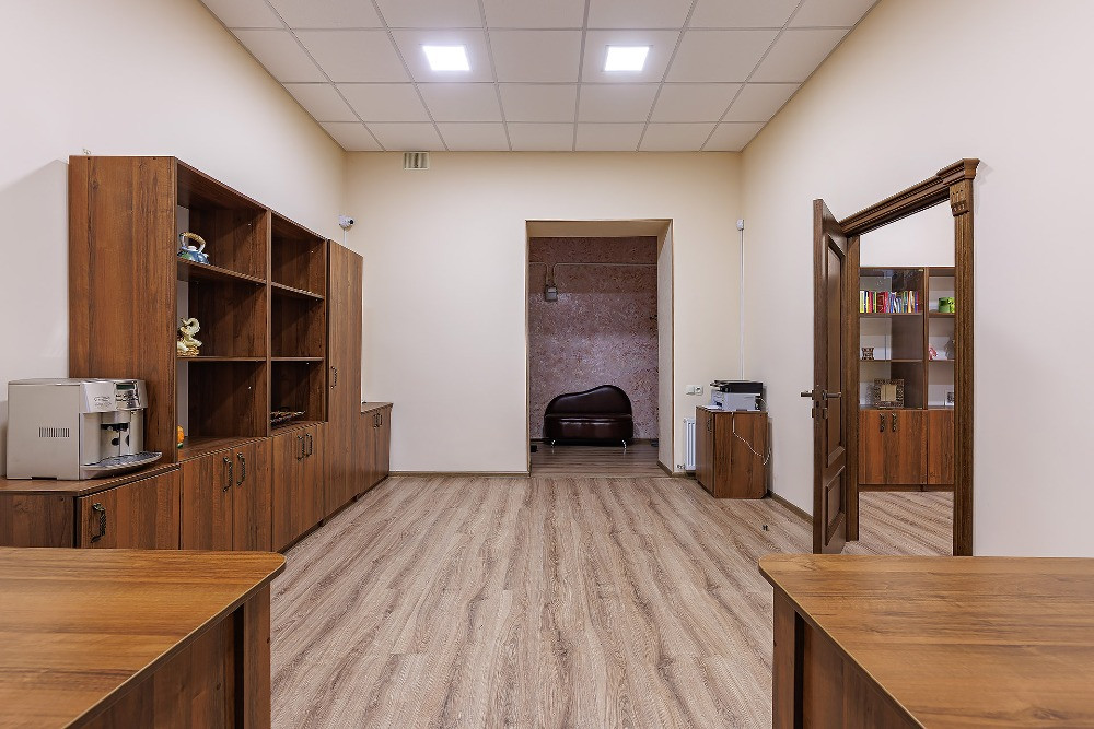 Офіс з ремонтом та меблями. Центр міста. Фасадний вхід. Без комісії Львов - изображение 9