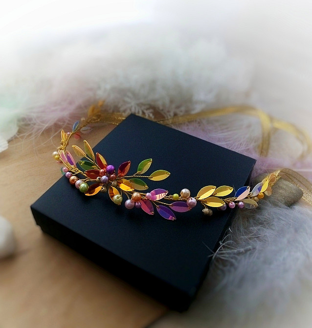 Осіння казка обруч вінок діадема обідок паєтки перлини золотистий фіолетовий бузковий червоний сцена Луцьк - зображення 3