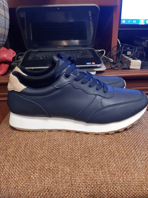 продаж нових чоловічих кросівок Черновцы - изображение 1