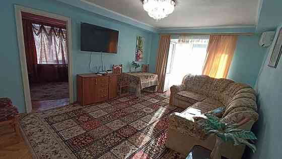 Здам подобово 4-к квартиру в центрі Києва. бул Л.Укоаїнки 9 Киев