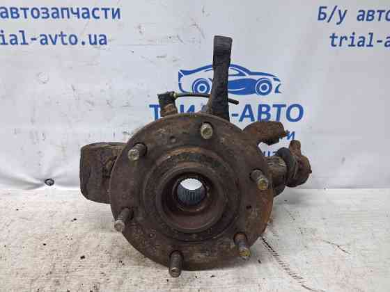 Кулак поворотный левый со ступицей Mitsubishi L200 KB 2.5 ДИЗЕЛЬ 4D56U 2006 (б/у) Київ