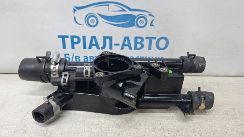 Корпус термостата Kia Sorento XM 2.4 БЕНЗИН G4KJ 2009 (б/у) Киев - изображение 1