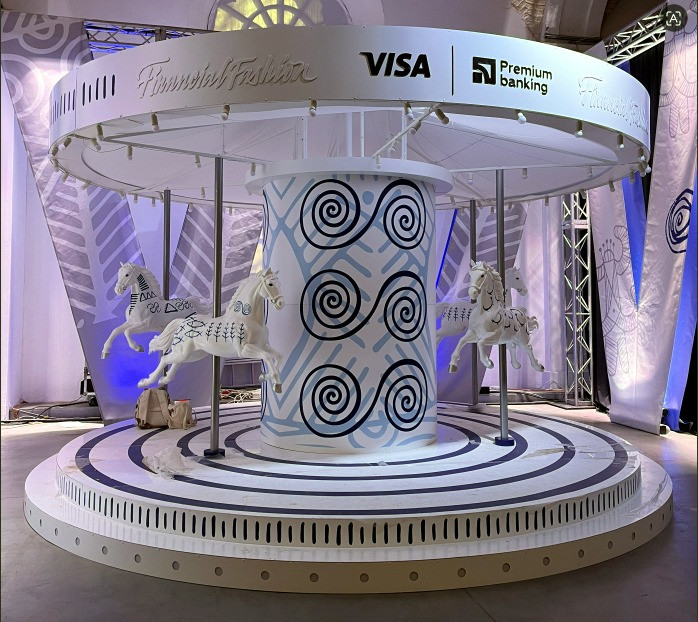 Фотозона «Карусель» з кіньми на замовлення Київ - зображення 3