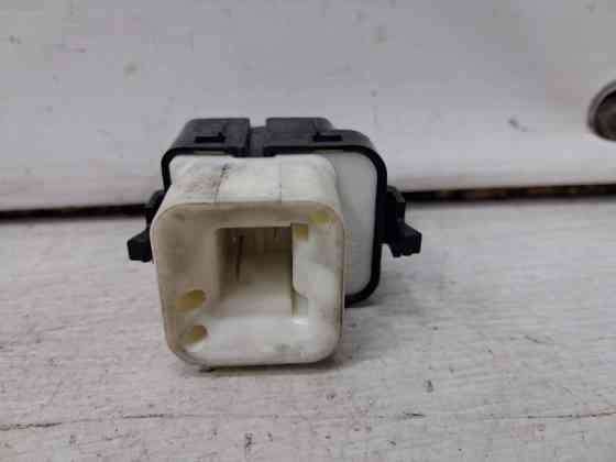 Кнопка стеклоподъемника Mitsubishi Pajero Wagon 3 3.2 ДИЗЕЛЬ 4M41 1999 (б/у) Киев