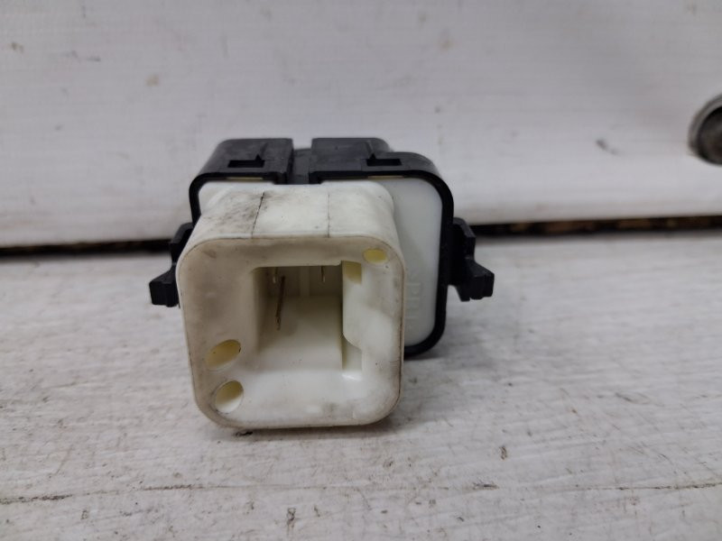 Кнопка стеклоподъемника Mitsubishi Pajero Wagon 3 3.2 ДИЗЕЛЬ 4M41 1999 (б/у) Київ - зображення 3