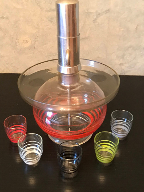 Винтажный графин для крепких напитков и вращающимся подносом с 5 рюмками. Дніпро - зображення 3