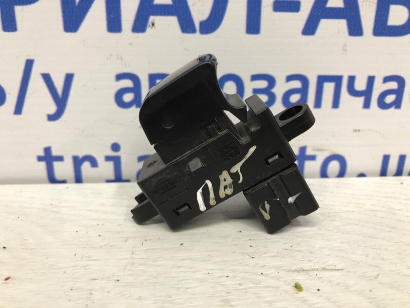 Кнопка стеклоподъемника Nissan Pathfinder R51 2.5 DIESEL YD25DDTI 2004 (б/у) Киев - изображение 1