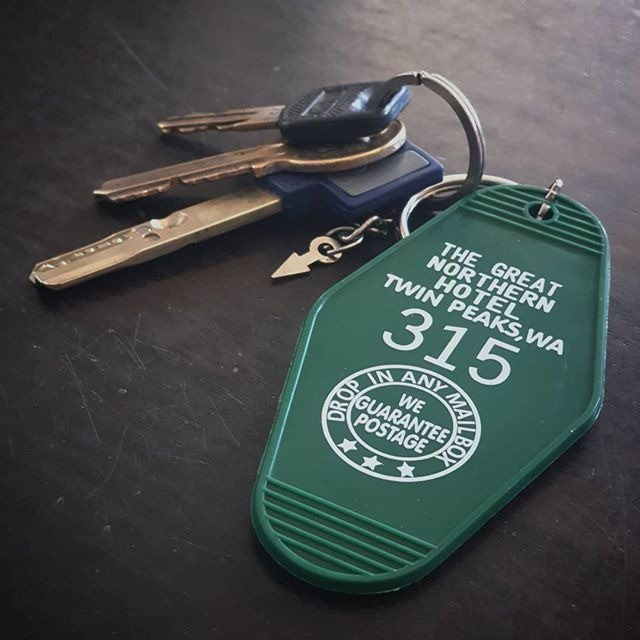 Брелок агента Купера из сериала "Твин Пикс" номер 315 Київ - зображення 3